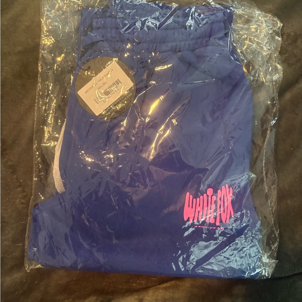 NWT White Fox Boutique Royal Blue Malibu 6.0 Hoodie Set Blue with Pink Logo - Picture 9 of 11